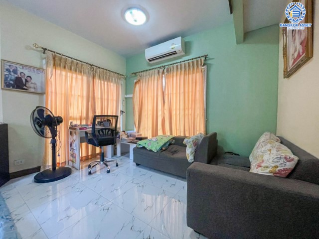 บ้านเดี่ยวมือสองย่านนนทบุรี ม. เพอร์เฟคพาร์ค กาญจนาภิเษก คุณภาพจากแบรนด์ Property Perfect  บ้านสวยพร้อมเข้าอยู่ บนเนื้อที่ 50 ตร.ว. 3 ห้องนอน 2 ห้องน้ำ 2 ที่จอดรถ พร้อม Facilities ครบครัน บนทำเลเชื่อมต่อถนนกาญจนาฯ  ใกล้ทางด่วน ศรีรัช-วงแหวนฯ เซ็นทรัลเวสต์เกต และรถไฟฟ้าสายสีม่วง "สถานีตลาดบางใหญ่"